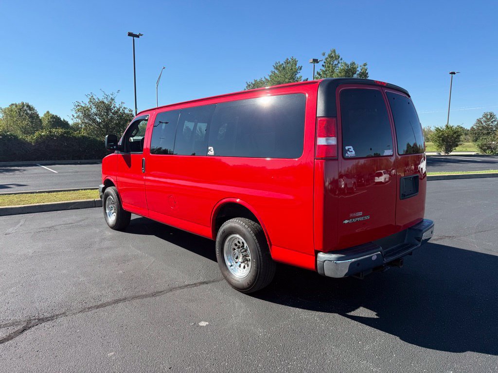 Used 2017 Chevrolet Express 2500 LT w/ LT Preferred Equipment Group RWD image 4