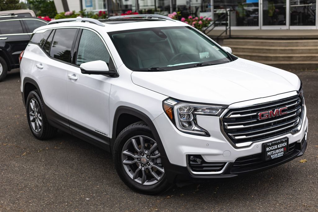 Used 2024 GMC Terrain SLT w/ Tech Package AWD/4WD image 2