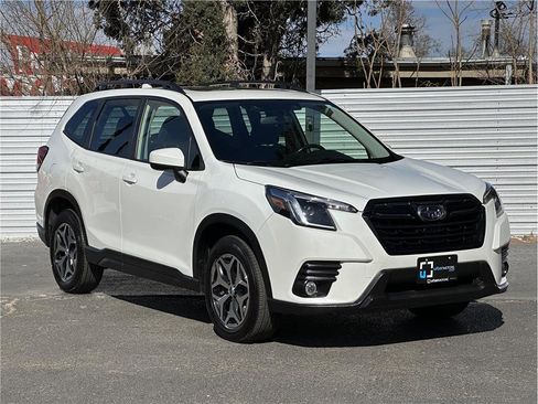 Used 2023 Subaru Forester Premium image 8