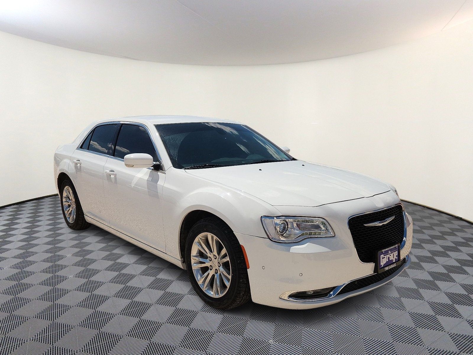 Used 2021 Chrysler 300 Touring L RWD image 6