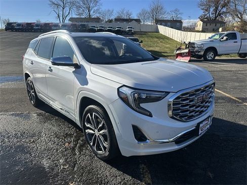 Used 2020 GMC Terrain Denali w/ Denali Premium Package image 4