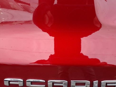 Used 2023 GMC Acadia SLT image 13