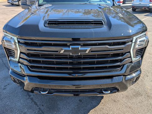 Used 2025 Chevrolet Silverado 2500 High Country w/ High Country Premium Package image 12