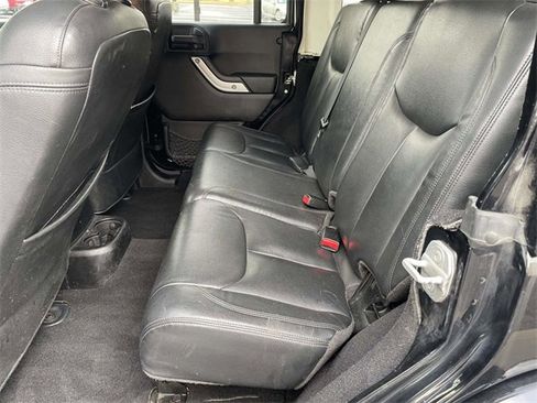 Used 2013 Jeep Wrangler Unlimited Sahara w/ Connectivity Group image 10