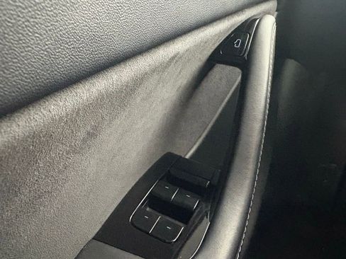 Used 2021 Tesla Model Y Long Range image 22