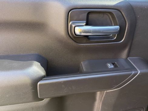 Used 2021 Chevrolet Silverado 1500 LT AWD/4WD image 16