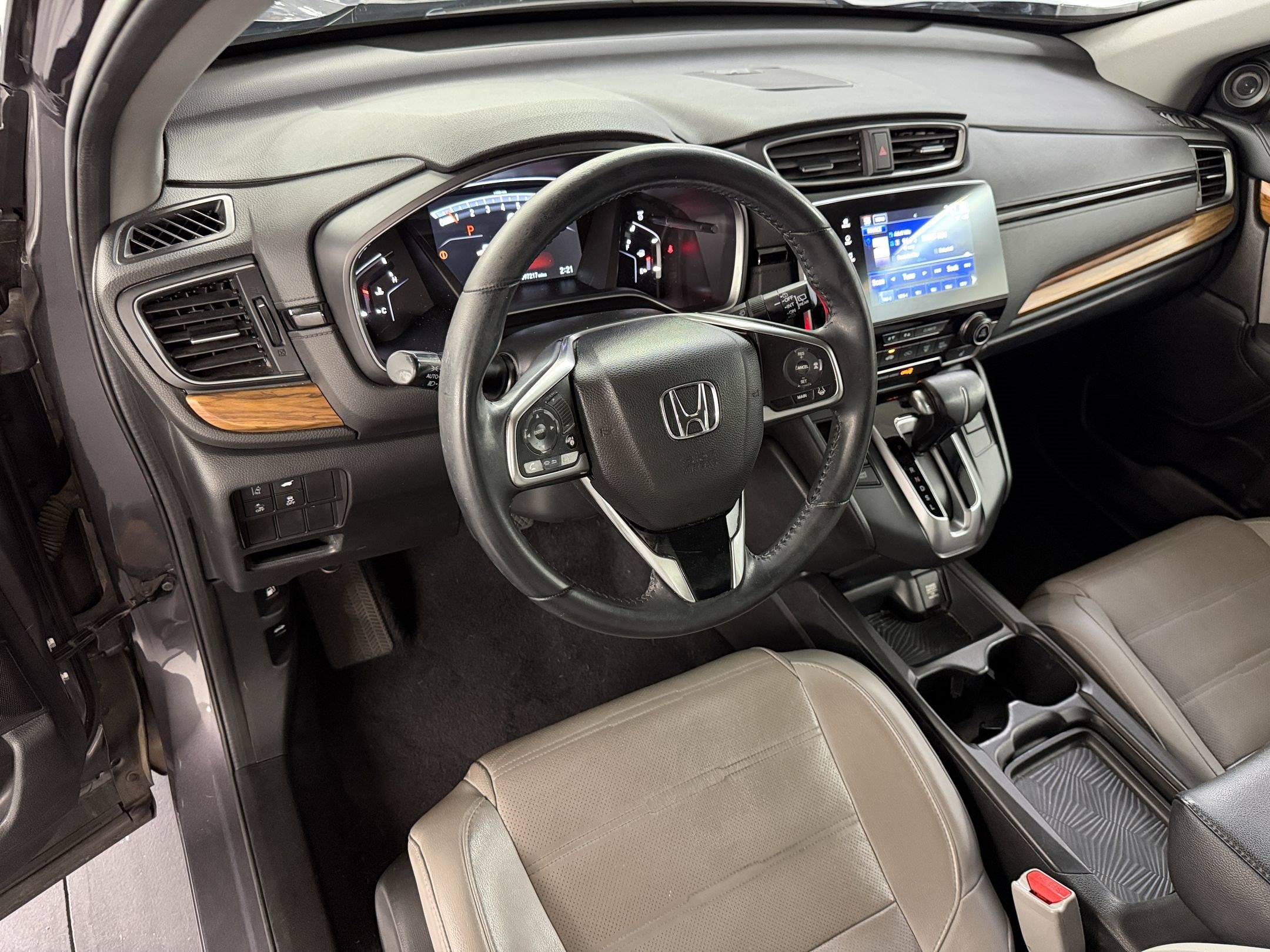 Used 2018 Honda CR-V Touring image 4