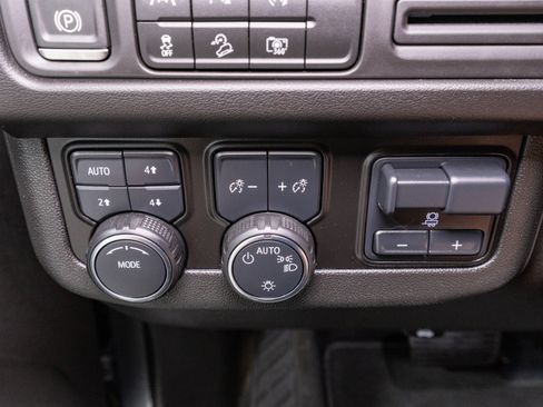 Used 2024 Chevrolet Tahoe Z71 w/ Luxury Package AWD/4WD image 30