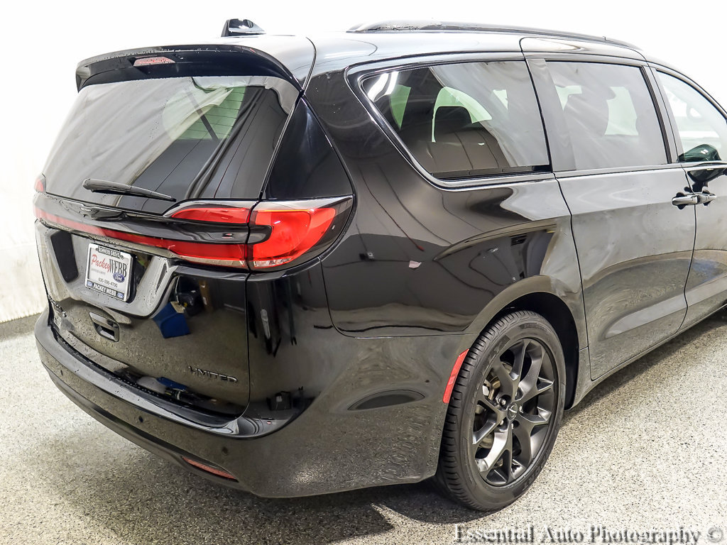 Used 2025 Chrysler Pacifica Limited FWD image 7