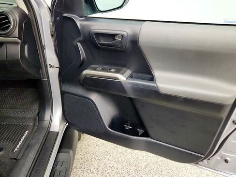 Used 2019 Toyota Tacoma SR5 AWD/4WD image 24