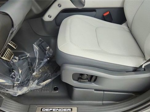 Used 2025 Land Rover Defender 110 X image 33