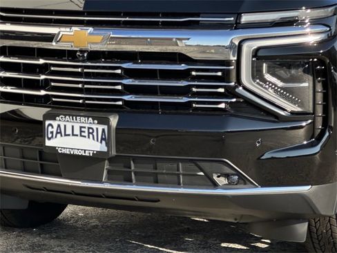New 2026 Chevrolet Suburban Premier image 7