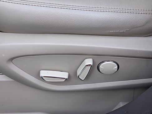 Used 2023 Lincoln Nautilus FWD w/ Premium Package image 33