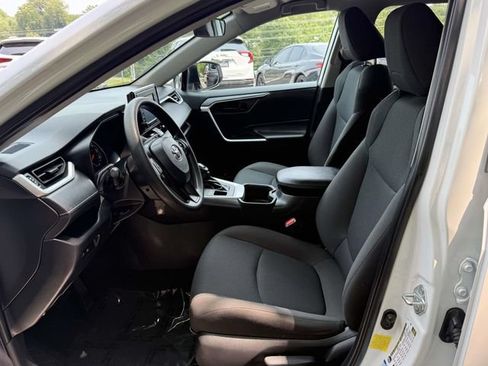 Used 2022 Toyota RAV4 LE AWD/4WD image 10