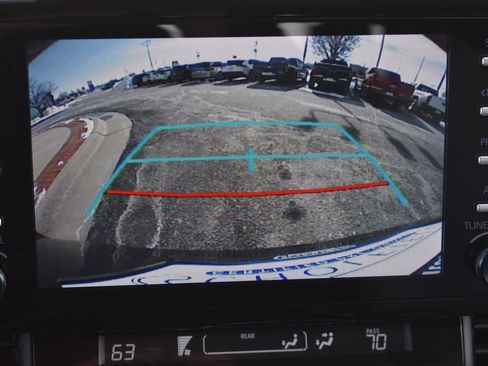 Used 2024 Toyota Sienna LE image 5