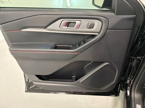 Used 2025 Ford Explorer ST-Line w/ Premium Package RWD image 15