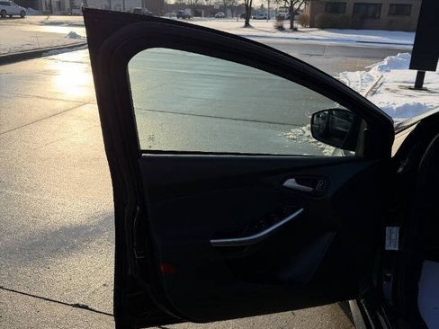 Used 2017 Ford Focus ST image 28