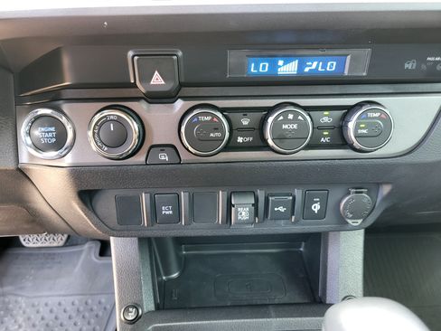 Certified 2022 Toyota Tacoma TRD Off-Road w/ Black Out Package (TMS) AWD/4WD image 17
