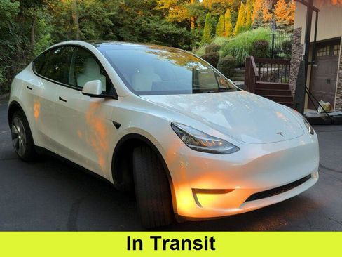 Used 2023 Tesla Model Y Long Range AWD/4WD image 1