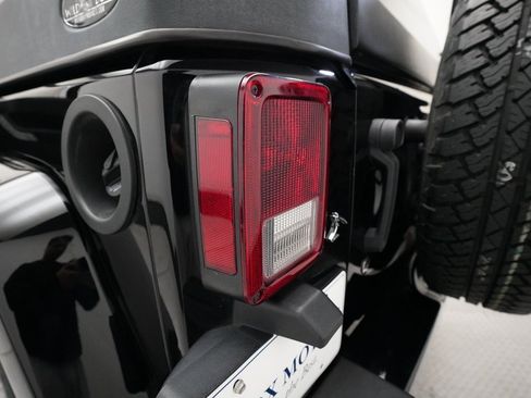 Used 2017 Jeep Wrangler Sahara w/ Connectivity Group image 28