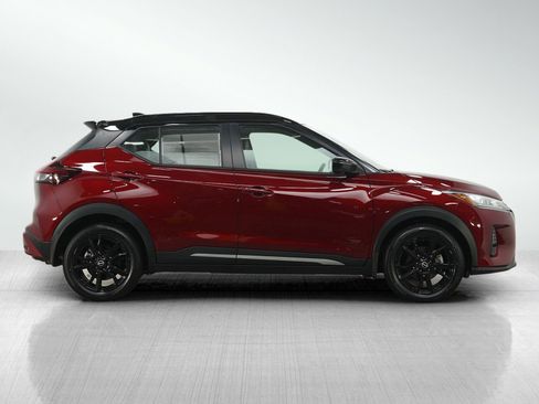 Used 2022 Nissan Kicks SR w/ Premium Package FWD image 6