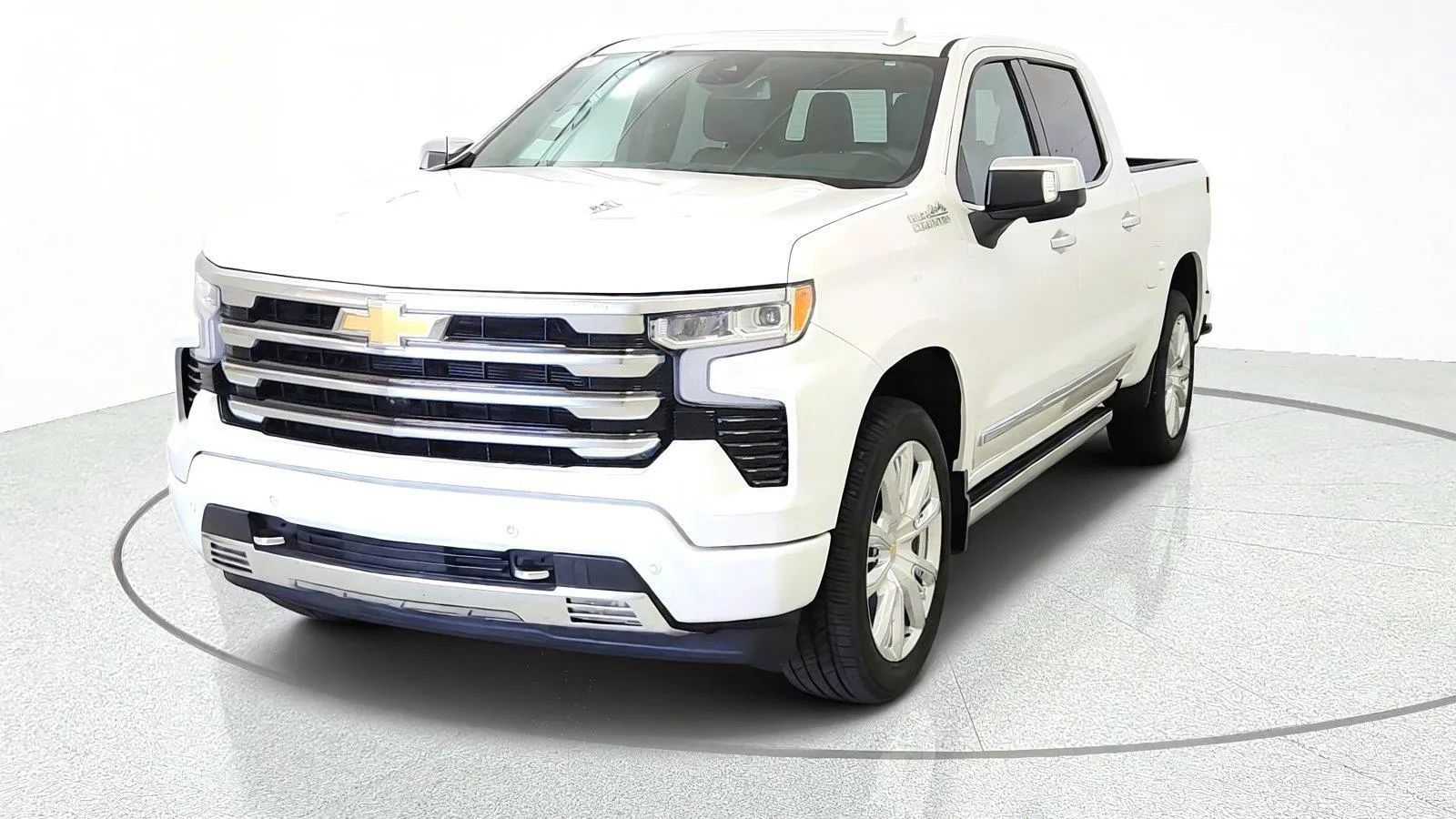 Used 2023 Chevrolet Silverado 1500 High Country w/ High Country Premium Package AWD/4WD image 3