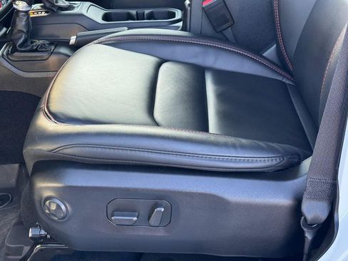 Used 2025 Jeep Wrangler Unlimited Rubicon image 25