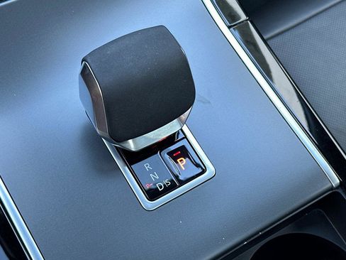 Used 2025 Land Rover Range Rover Velar Dynamic SE image 20