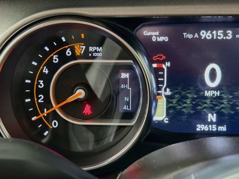 Used 2021 Jeep Wrangler Unlimited Sahara AWD/4WD image 13