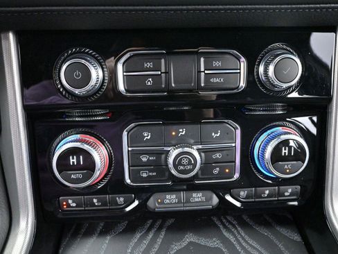 Used 2024 GMC Yukon Denali w/ Denali Reserve Package image 28