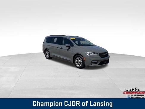 Used 2023 Chrysler Pacifica Limited FWD image 9
