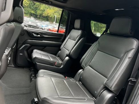 Used 2021 GMC Yukon XL Denali w/ Denali Premium Package image 21