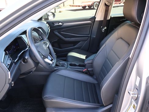 Used 2024 Volkswagen Jetta SE image 10