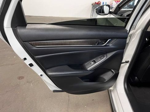 Used 2021 Honda Accord Touring image 18