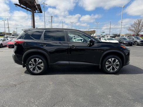 Used 2023 Nissan Rogue SV image 9
