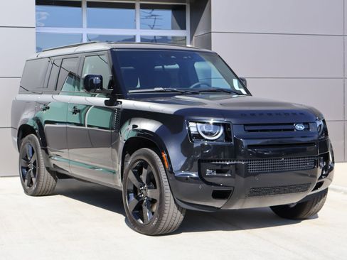New 2026 Land Rover Defender 130 X-Dynamic SE AWD/4WD image 3
