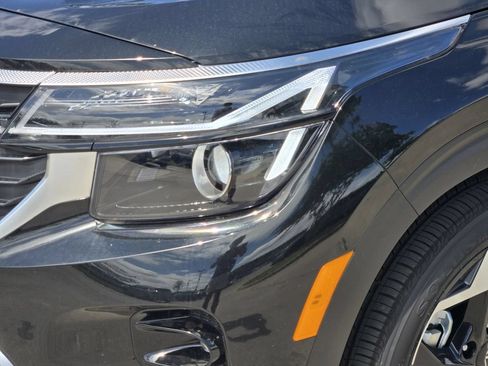 New 2026 Kia Seltos S FWD image 6