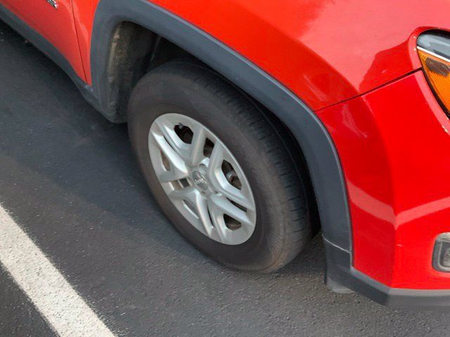 Used 2018 Jeep Compass Sport w/ Cold Weather Group FWD image 3
