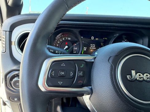 Used 2024 Jeep Wrangler Unlimited Sahara AWD/4WD image 19