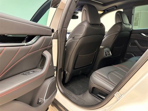 Used 2024 Maserati Levante GT Ultima image 22