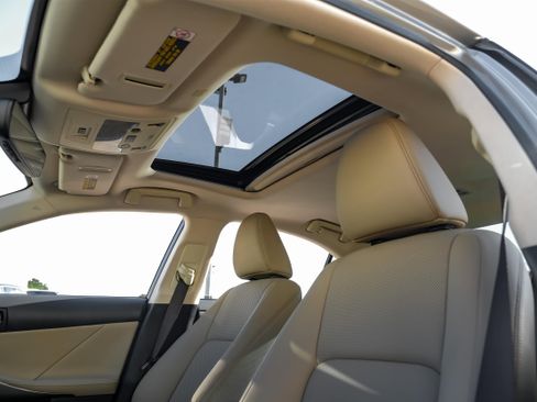 Used 2019 Lexus IS 350 image 4