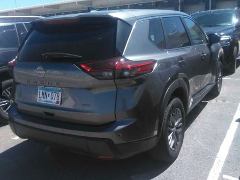 Used 2024 Nissan Rogue S AWD/4WD image 3