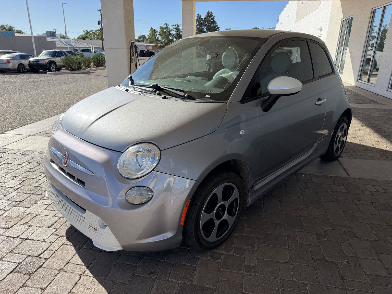Used 2016 FIAT 500 e FWD image 1