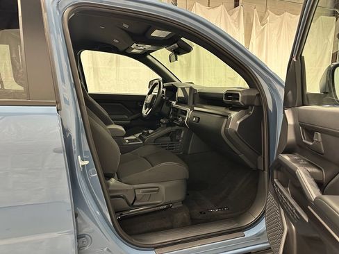 Used 2025 Toyota 4Runner SR5 AWD/4WD image 57