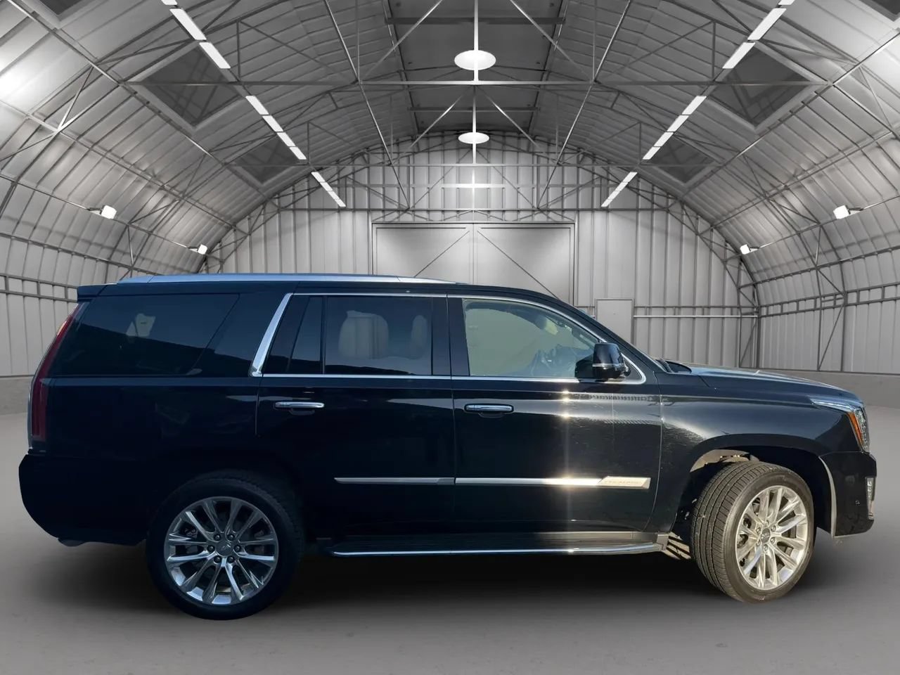 Used 2019 Cadillac Escalade Premium Luxury AWD/4WD image 10