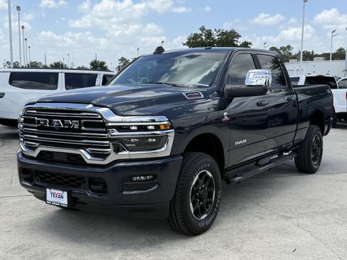 Used 2025 RAM 2500 Laramie AWD/4WD image 10