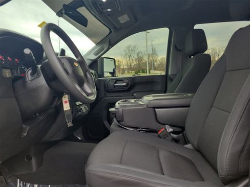 Used 2020 Chevrolet Silverado 2500 Custom w/ Custom Value Package image 15