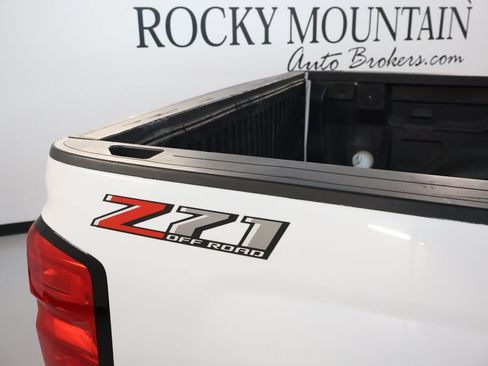 Used 2018 Chevrolet Silverado 1500 LT w/ All Star Edition AWD/4WD image 9