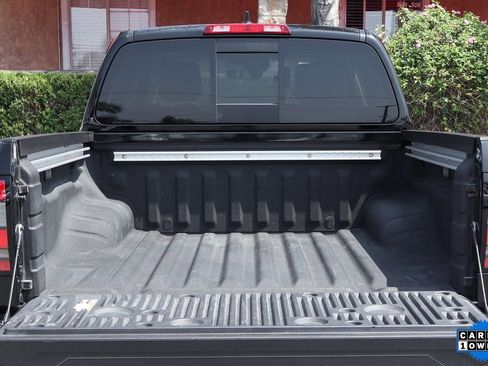 Used 2024 Nissan Frontier SL w/ Technology Package image 8