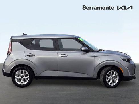 Used 2024 Kia Soul LX w/ Option Group 015 FWD image 3
